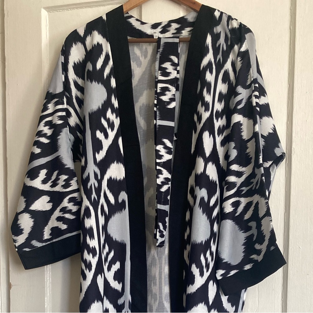 Beautiful Oriental Robe from Uzbekistan, light chapan.  Size L, 
Viscose. - Picture 2 of 4